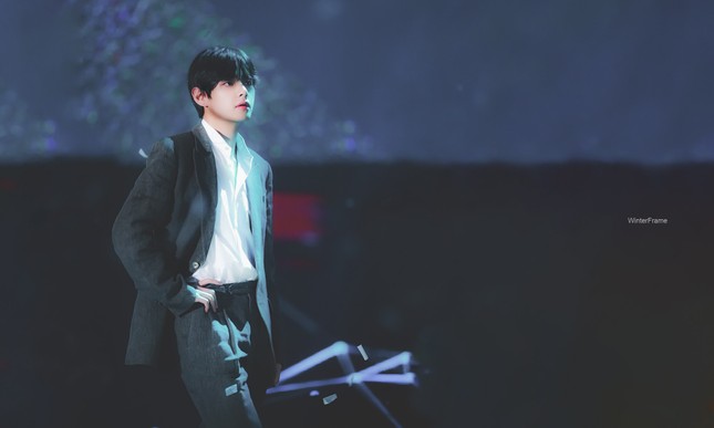 Chỉ có thể là V: Đẹp trai tới nỗi hàng loạt fansite idol khác không thể cầm lòng ảnh 2