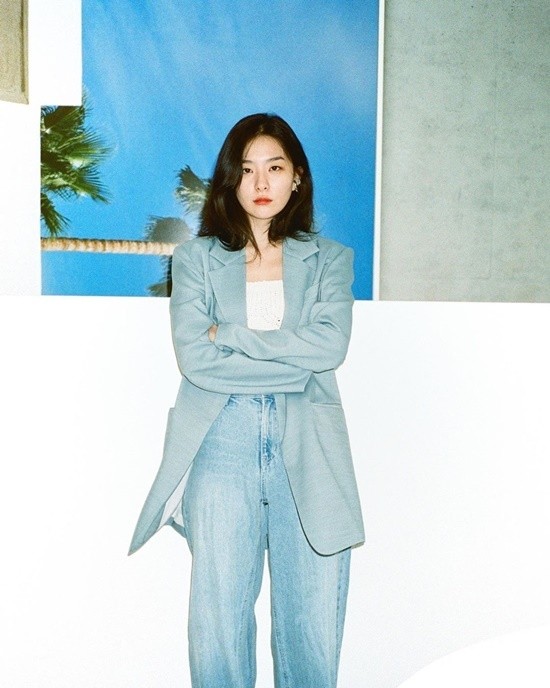 Sao Hàn 24H: Yoona (SNSD) đội tóc giả siêu khác lạ, Seulgi (Red Velvet) ngầu bá cháy ảnh 5