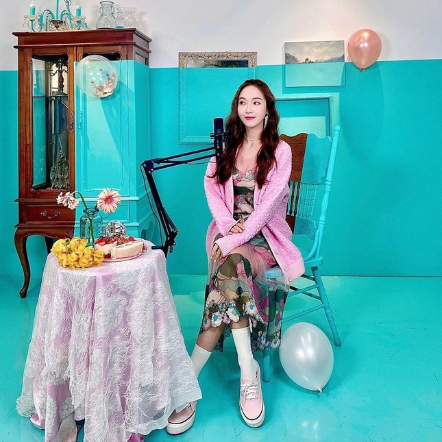 Sao Hàn 24H: Jessica đón sinh nhật bằng MV mới, Miyeon (G)I-DLE đính đá cực xinh ảnh 3