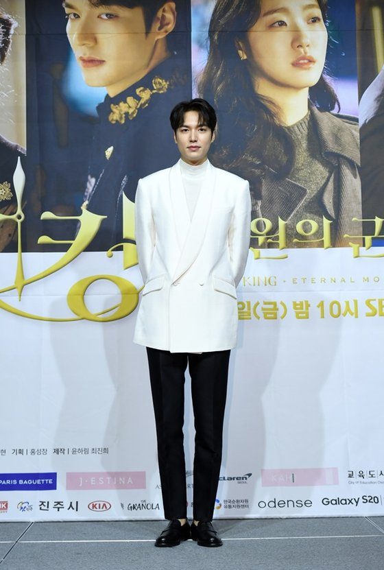 Họp báo “Quân Vương Bất Diệt”: Lee Min Ho tình bể bình bên nam phụ Woo Do Hwan ảnh 3