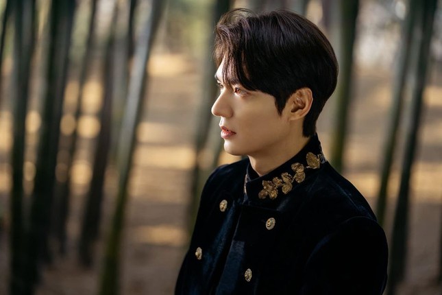 Đâu chỉ fan girl mà Kim Go Eun cũng mê mẩn ngắm Lee Min Ho vì điều này ảnh 7