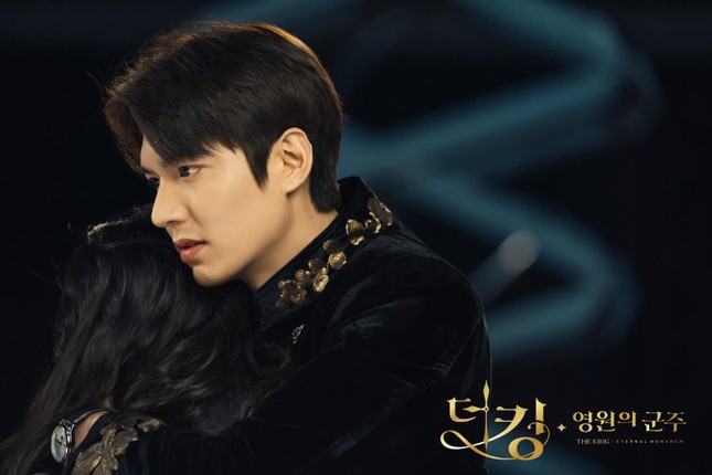 Bất chấp scandal đổ bộ trước giờ lên sóng, “Quân Vương Bất Diệt” vẫn có rating khủng ảnh 3