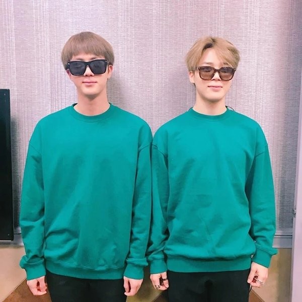 Nghe lý do Jin và Jimin mặc đồ giống nhau, bạn sẽ cảm động rớt nước mắt ảnh 1