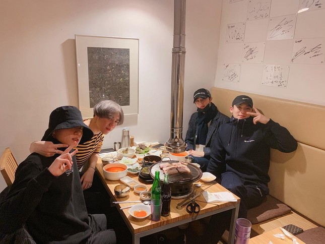 Cũng trong nhóm 97-line nhưng vì sao nam idol này lại thoát khỏi vụ bê bối Itaewon? ảnh 2