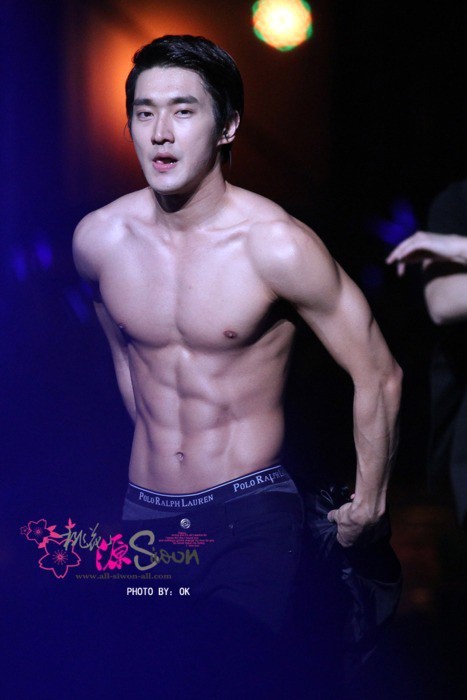Từ Baekho (NU’EST) đến Jaehyun (NCT) - màn khoe cơ bụng đỉnh cao của các nam thần K-Pop ảnh 2