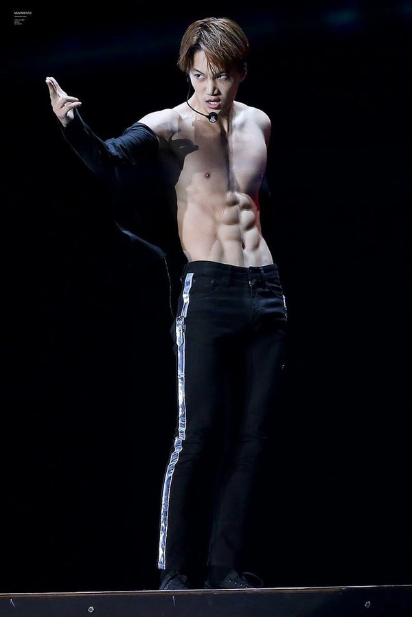 Từ Baekho (NU’EST) đến Jaehyun (NCT) - màn khoe cơ bụng đỉnh cao của các nam thần K-Pop ảnh 7
