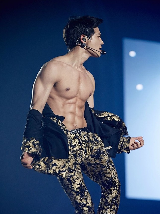 Từ Baekho (NU’EST) đến Jaehyun (NCT) - màn khoe cơ bụng đỉnh cao của các nam thần K-Pop ảnh 8