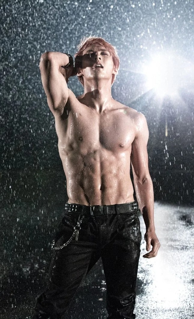 Từ Baekho (NU’EST) đến Jaehyun (NCT) - màn khoe cơ bụng đỉnh cao của các nam thần K-Pop ảnh 9