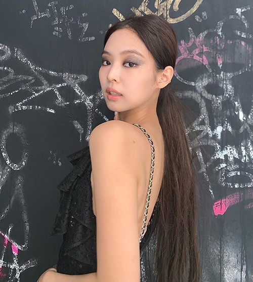 Học ngay BLACKPINK bí kíp tạo dáng siêu tự nhiên mà lên ảnh "sống ảo" cực đẹp ảnh 2