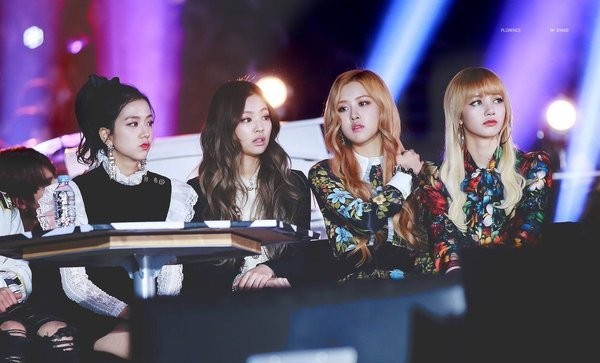 6 trang phục đẹp nhất của BLACKPINK: “Lụa đẹp nhờ người” là có thật! ảnh 2