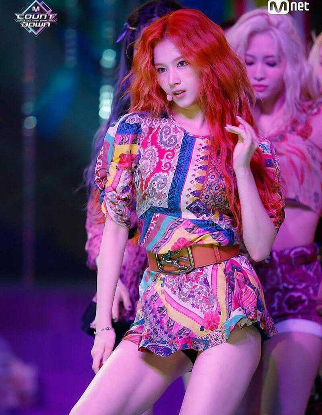 Tóc mới rất xinh, vũ đạo đỉnh nhưng Sana (TWICE) lại mất điểm vì điều này ảnh 2