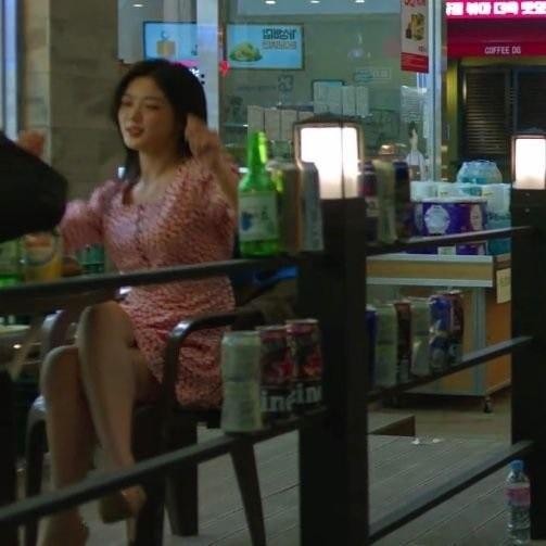Hết nụ hôn đầu, đến lượt trang phục của Kim Yoo Jung trong phim mới bị chỉ trích ảnh 6