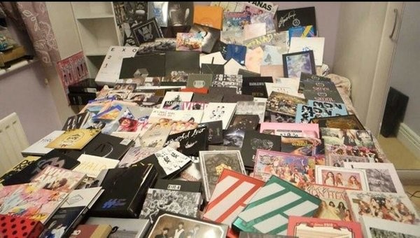 Cạn lời với cách một số fan K-Pop xử lý núi album mua để ủng hộ idol ảnh 3