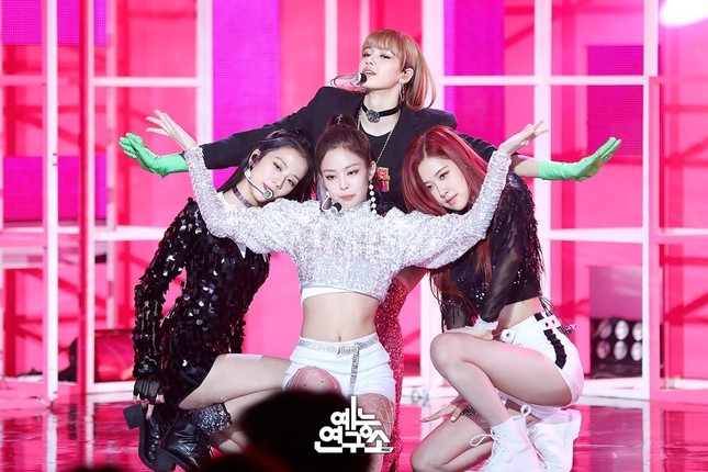 Blink thở phào nhẹ nhõm khi nghe tin stylist quen thuộc của BLACKPINK đã rời YG ảnh 2