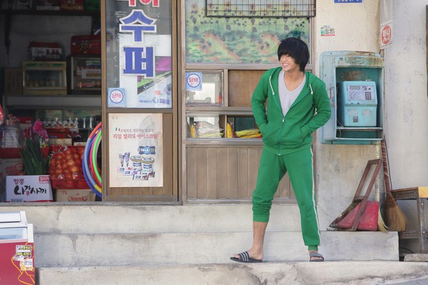 “Thánh tiết kiệm” gọi tên Kim Soo Hyun: Bảy năm rồi vẫn dùng một đôi dép ảnh 2