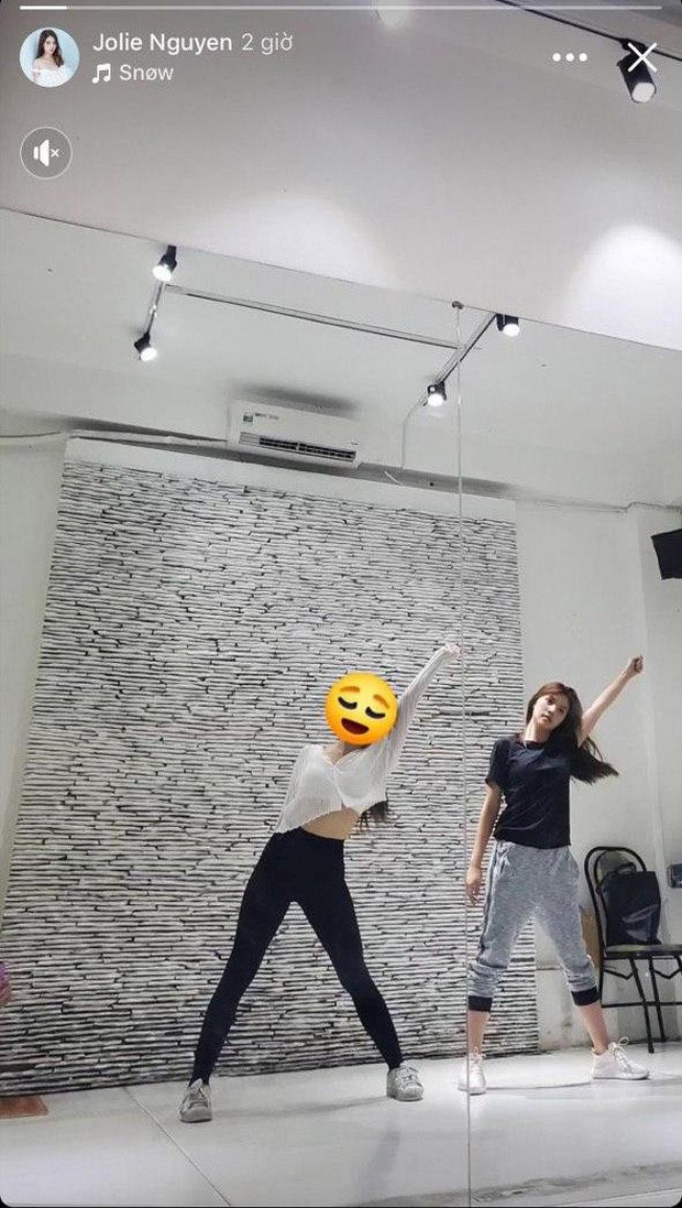 Jolie Nguyễn vẫn bình thản làm điều này trên mạng xã hội bất chấp tin đồn bủa vây ảnh 3