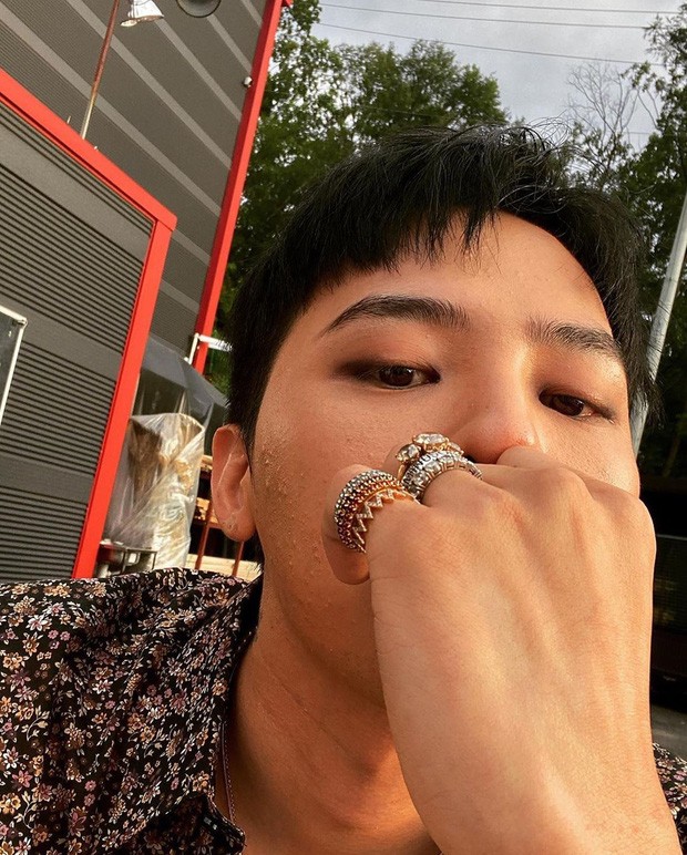 Đỉnh như G-Dragon: Chụp selfie khoe mặt mụn cũng sắp thành xu hướng mới ảnh 2