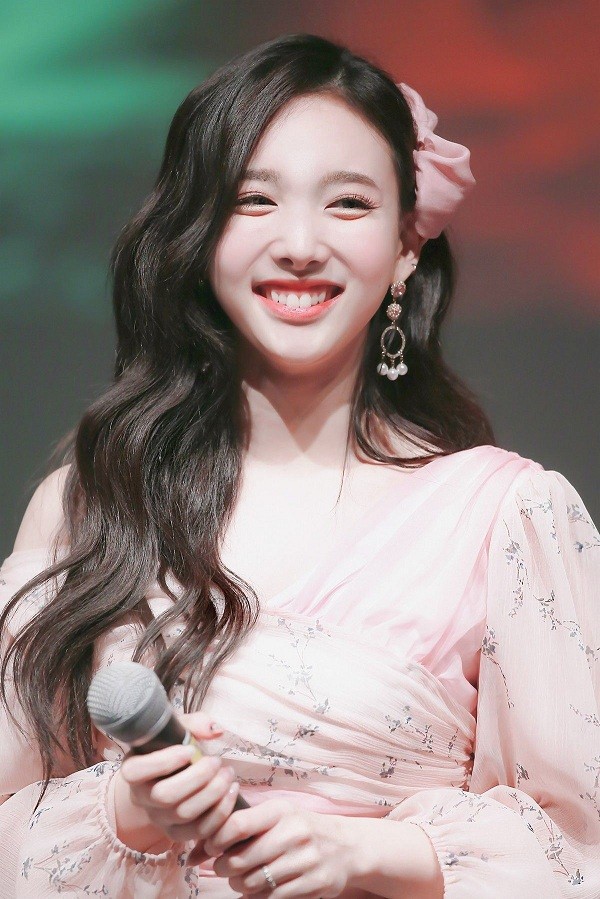 Chuyên gia thẩm mỹ cũng phải công nhận TWICE chính là “nhóm nhạc không có lỗ hổng visual” ảnh 2