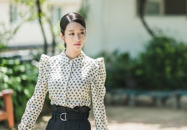 Diện đồ hiệu suốt từ đầu phim nhưng riêng lần này Seo Ye Ji bị chê “không phù hợp” ảnh 2