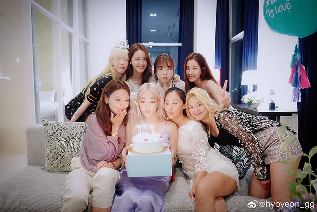 Giờ thì dân tình đã hiểu vì sao Hyoyeon lại “chơi trội” ở tiệc sinh nhật SNSD năm ngoái ảnh 4