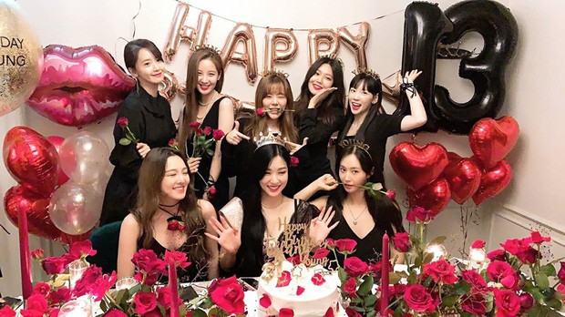 Giờ thì dân tình đã hiểu vì sao Hyoyeon lại “chơi trội” ở tiệc sinh nhật SNSD năm ngoái ảnh 6