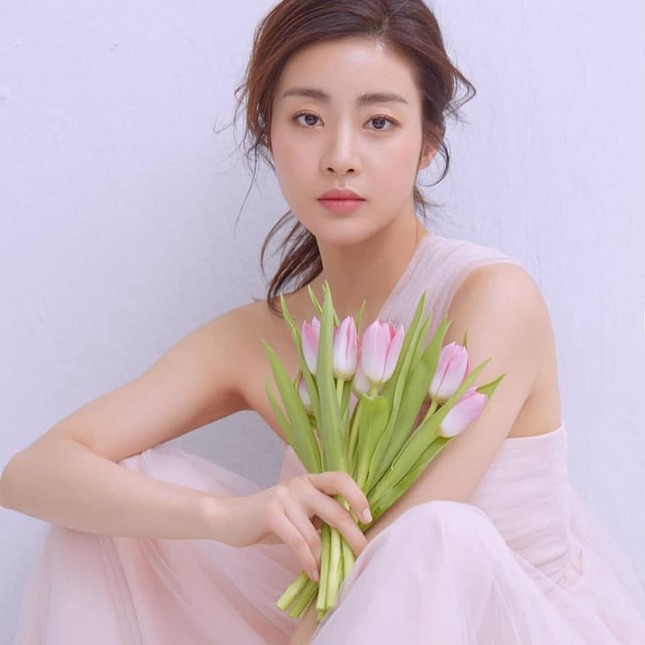 Hyun Bin còn chưa công khai hẹn hò người mới thì Kang So Ra chuẩn bị kết hôn ảnh 1