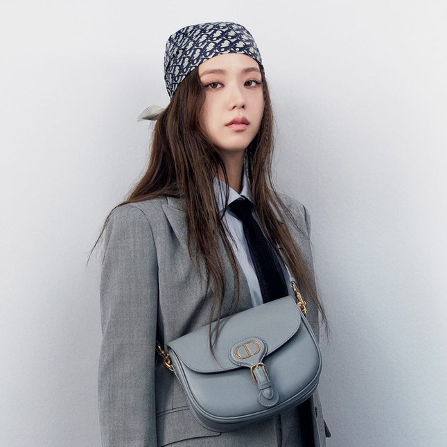 Jisoo cùng Lisa (BLACKPINK) “biến hình” ngoạn mục: Cá tính, quyến rũ hết phần thiên hạ ảnh 8