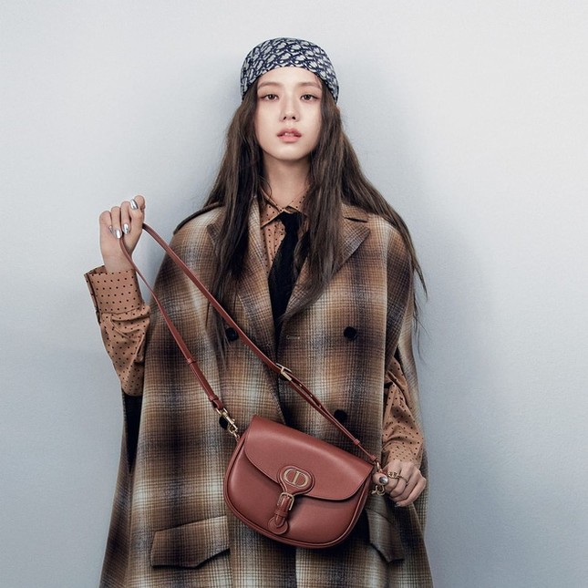 Jisoo cùng Lisa (BLACKPINK) “biến hình” ngoạn mục: Cá tính, quyến rũ hết phần thiên hạ ảnh 7