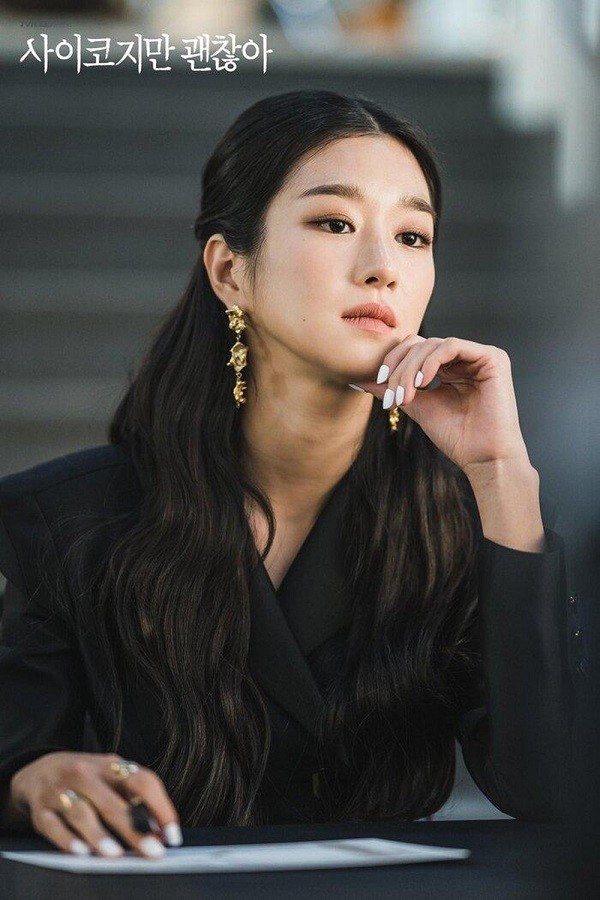 Khi hội chị em bạn dì quyết tâm khuynh đảo showbiz thì không gì là không thể ảnh 1