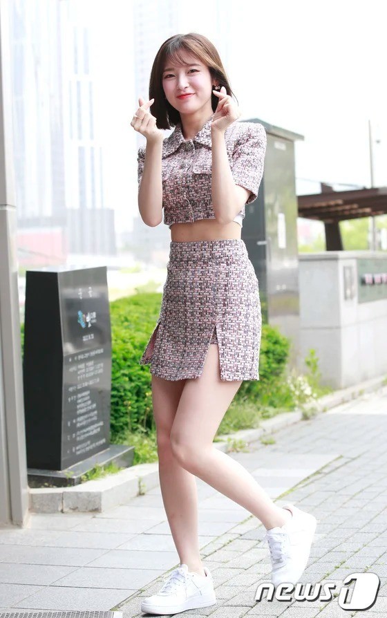 Đây chính là đối thủ của Rosé (BLACKPINK) cạnh tranh ngôi vị “Nữ hoàng crop-top” ảnh 5