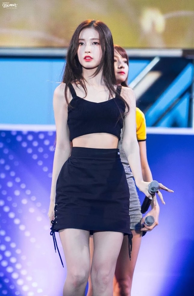 Đây chính là đối thủ của Rosé (BLACKPINK) cạnh tranh ngôi vị “Nữ hoàng crop-top” ảnh 3