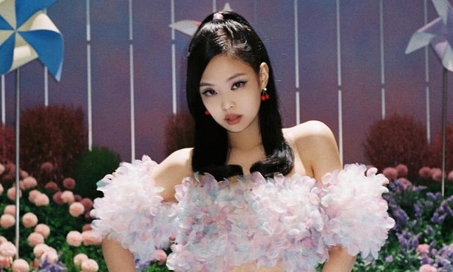 Jennie khoe ảnh selfie “xinh muốn xỉu” nhưng netizen lại soi ra một chi tiết đáng lo lắng ảnh 2