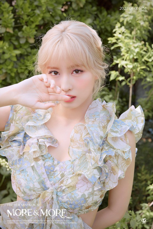 Vì đụng hàng với Rosé mà netizen mới biết váy của Momo (TWICE) được chỉnh sửa cao tay ảnh 8