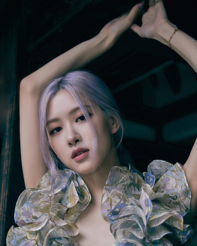 Vì đụng hàng với Rosé mà netizen mới biết váy của Momo (TWICE) được chỉnh sửa cao tay ảnh 4
