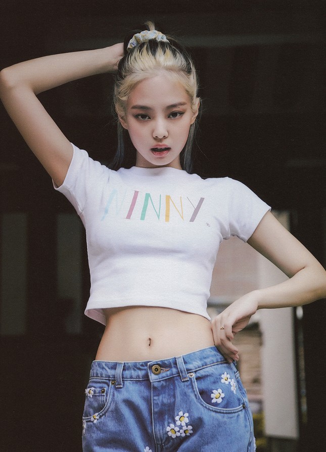 Vẫn biết Jennie BLACKPINK có vòng eo không chút mỡ thừa nhưng ai ngờ lại nhỏ đến cỡ này ảnh 1