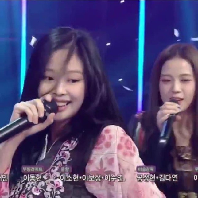Jennie (BLACKPINK) - nữ idol đầu tiên tự tin khoe mặt mộc lên sân khấu ca nhạc? ảnh 3