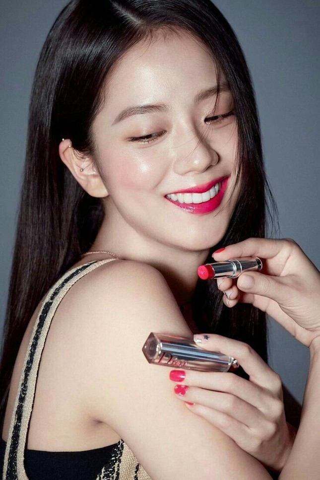 Mỹ nhân K-Pop là nàng thơ của mỹ phẩm cao cấp: Chị cả BLACKPINK đặc biệt nhất vì điều này ảnh 9