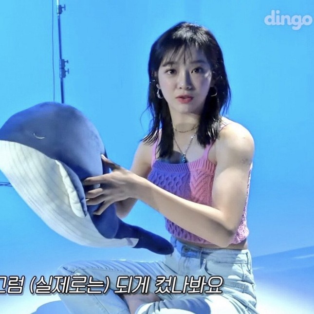 Ngoài Kim Sejeong, K-Pop còn rất nhiều nữ idol “nhìn mặt đáng yêu, nhìn cánh tay hết hồn” ảnh 5