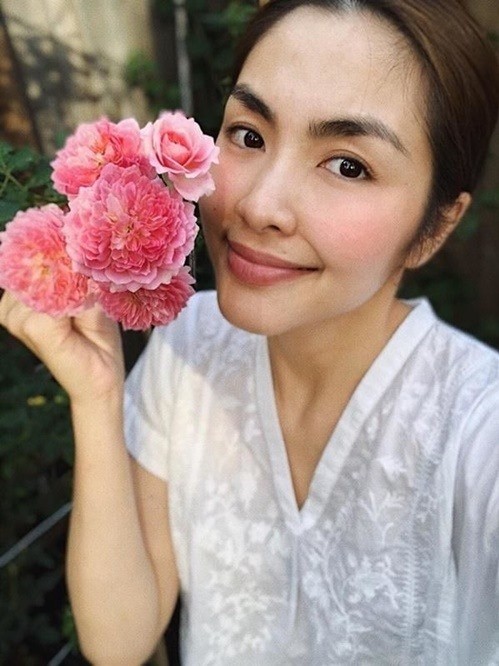 Bức ảnh Hà Tăng chụp cùng Tiên Nguyễn có gì kỳ lạ mà hội chị em xôn xao bàn tán? ảnh 3