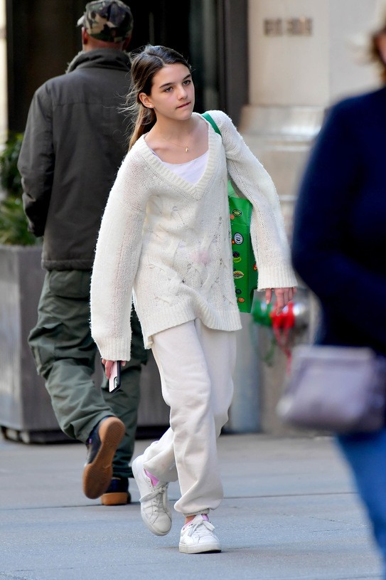 Suri Cruise: “Rich kid” kiêu sa ngày nào đã trở thành Lọ Lem giản dị mà hạnh phúc ảnh 5