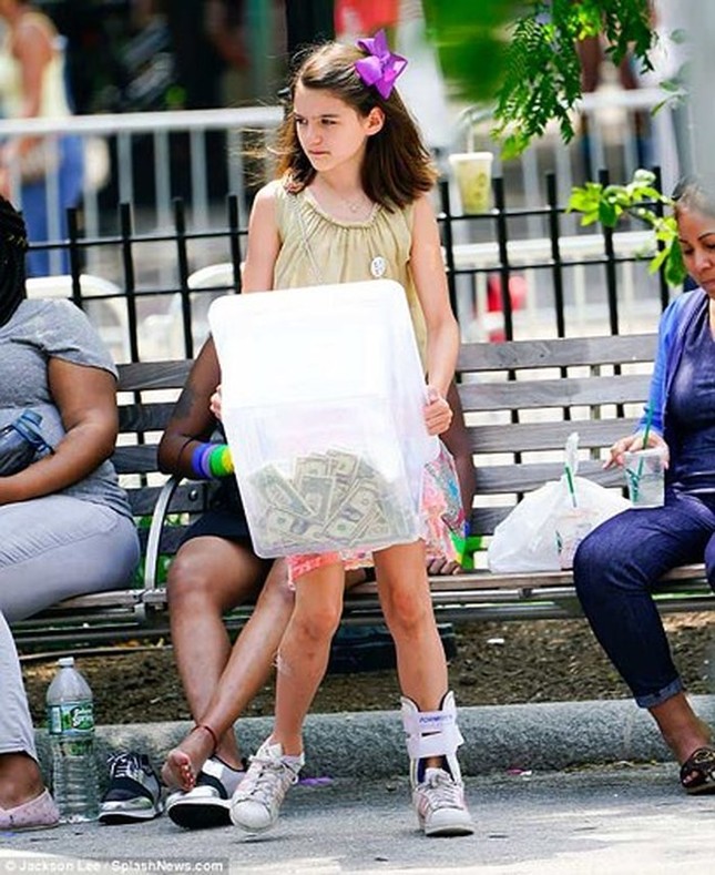 Suri Cruise: “Rich kid” kiêu sa ngày nào đã trở thành Lọ Lem giản dị mà hạnh phúc ảnh 8