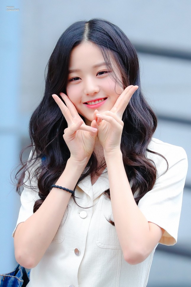 Lần đầu tiên trong lịch sử, Jang Won Young (IZ*ONE) chụp tạp chí mà bị chê về nhan sắc ảnh 6