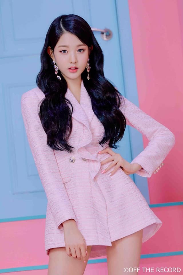Lần đầu tiên trong lịch sử, Jang Won Young (IZ*ONE) chụp tạp chí mà bị chê về nhan sắc ảnh 4