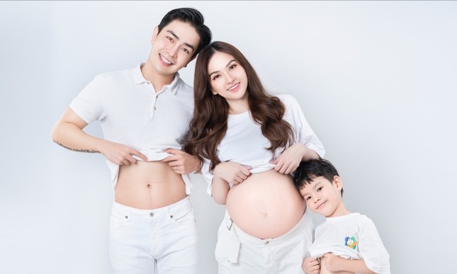Gia đình ca sĩ Thu Thủy vỡ òa hạnh phúc đón công chúa nhỏ xinh xắn chào đời ảnh 3