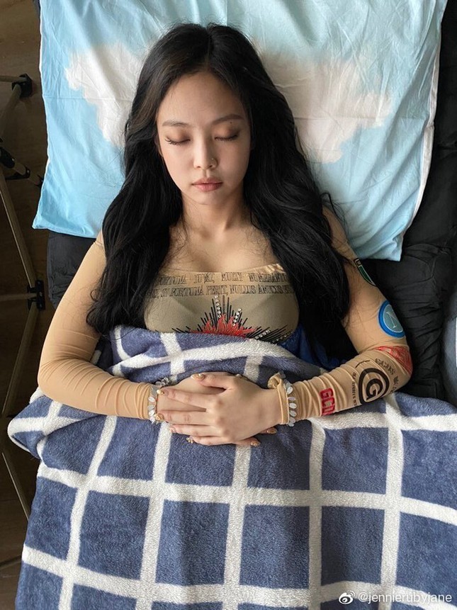 Biết rằng hành động này không tốt cho làn da nhưng nhiều nữ idol vẫn không thể từ chối ảnh 3