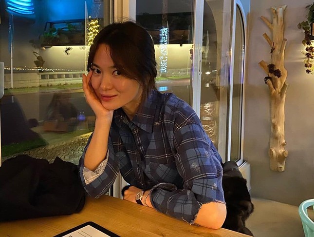 Loạt ảnh này có gì lạ mà giúp Song Hye Kyo được khen “vượt trội Kim Tae Hee, Son Ye Jin”? ảnh 5