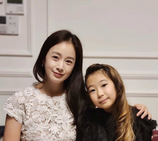 Loạt ảnh này có gì lạ mà giúp Song Hye Kyo được khen “vượt trội Kim Tae Hee, Son Ye Jin”? ảnh 2