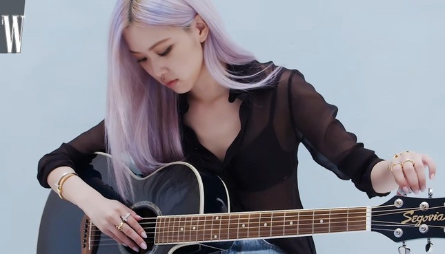 Táo bạo diện áo xuyên thấu, Rosé được khen ngợi vì chọn đồ phụ trợ quá tinh tế ảnh 6
