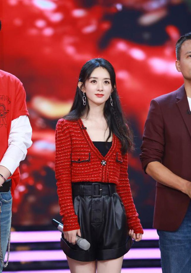 Ngày nào còn bị chê “phèn”, giờ Triệu Lệ Dĩnh chẳng hề kém cạnh khi đụng hàng Jennie ảnh 5