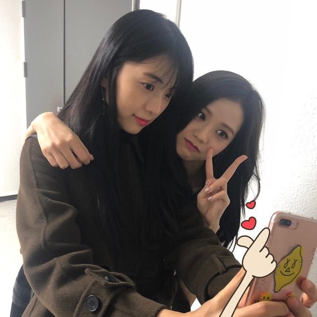 Netizen phẫn nộ khi biết Jisoo (BLACKPINK) khi còn bé đã bị họ hàng đối xử như thế này ảnh 1
